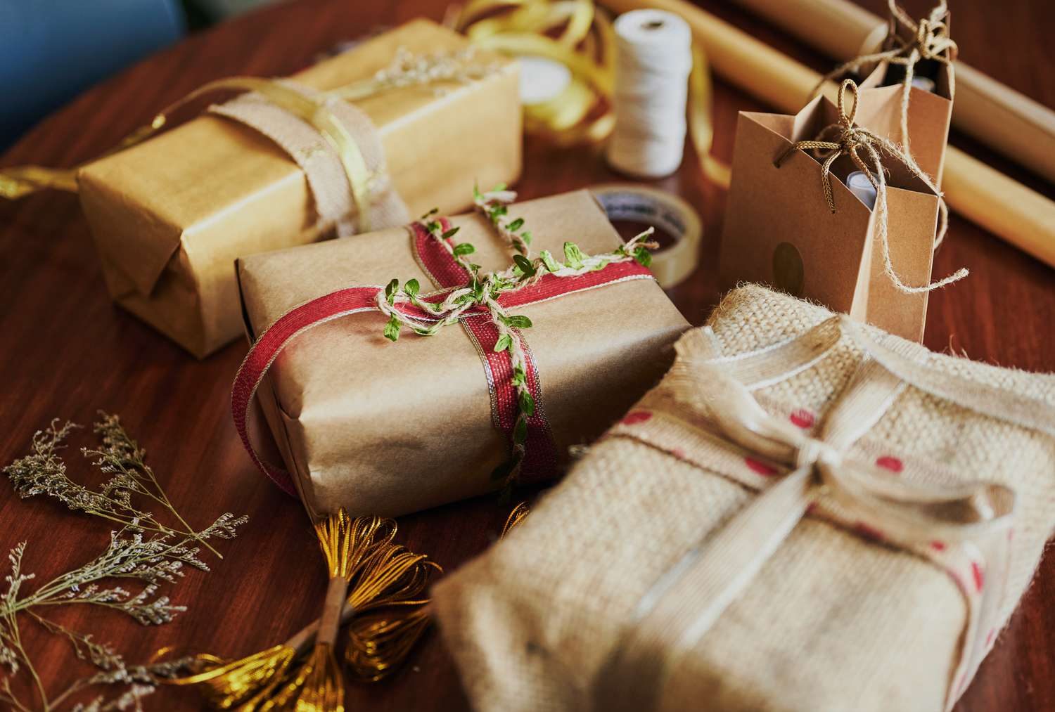 eco-friendly-gift-wrap-kraft-paper-getty-1123-2a789b29d8bd42d1bfd2fee54f861a40